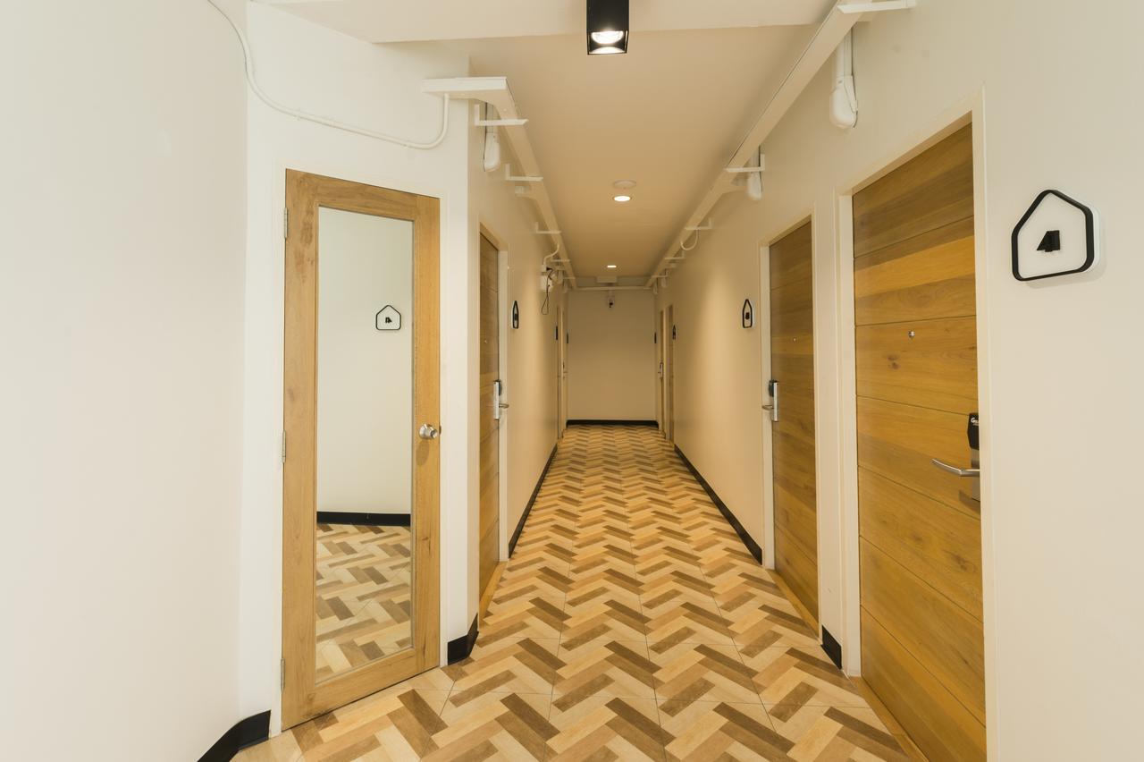 T Hostel @ Victory Monument Bangkok Bagian luar foto