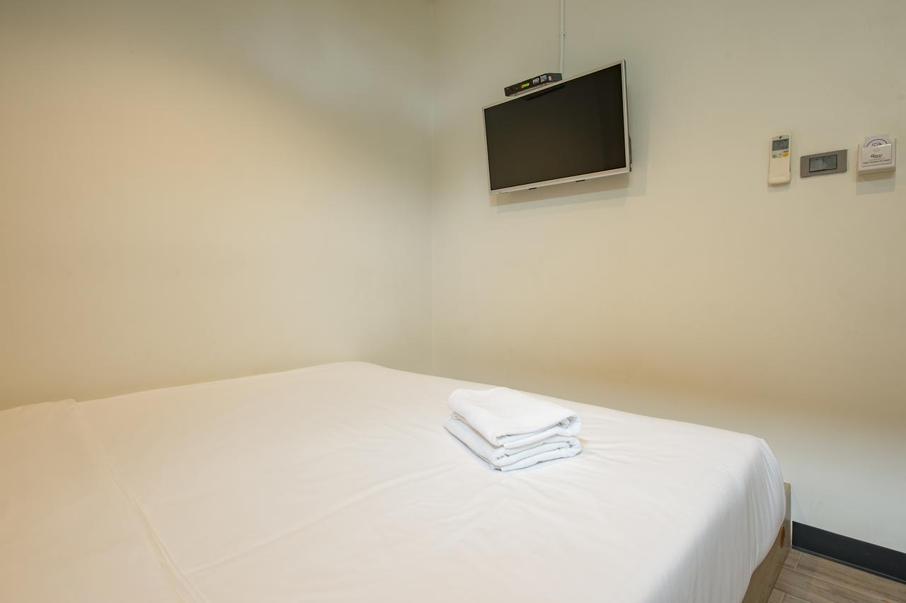 T Hostel @ Victory Monument Bangkok Bagian luar foto
