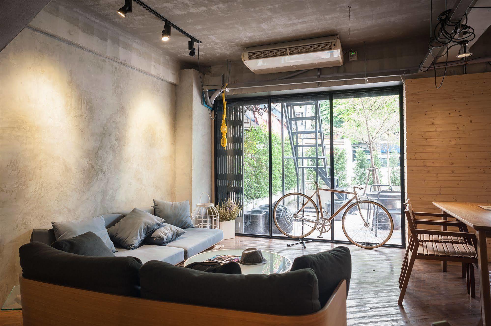 T Hostel @ Victory Monument Bangkok Bagian luar foto