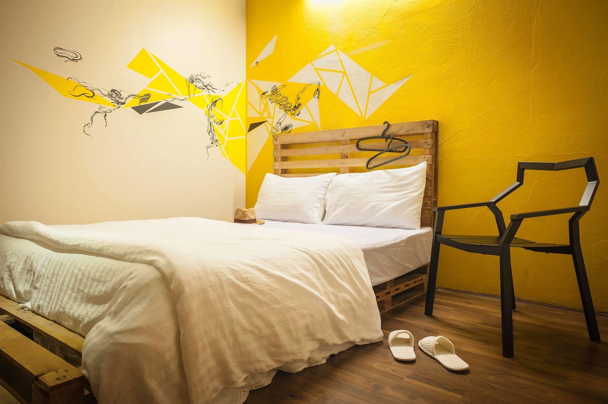 T Hostel @ Victory Monument Bangkok Bagian luar foto