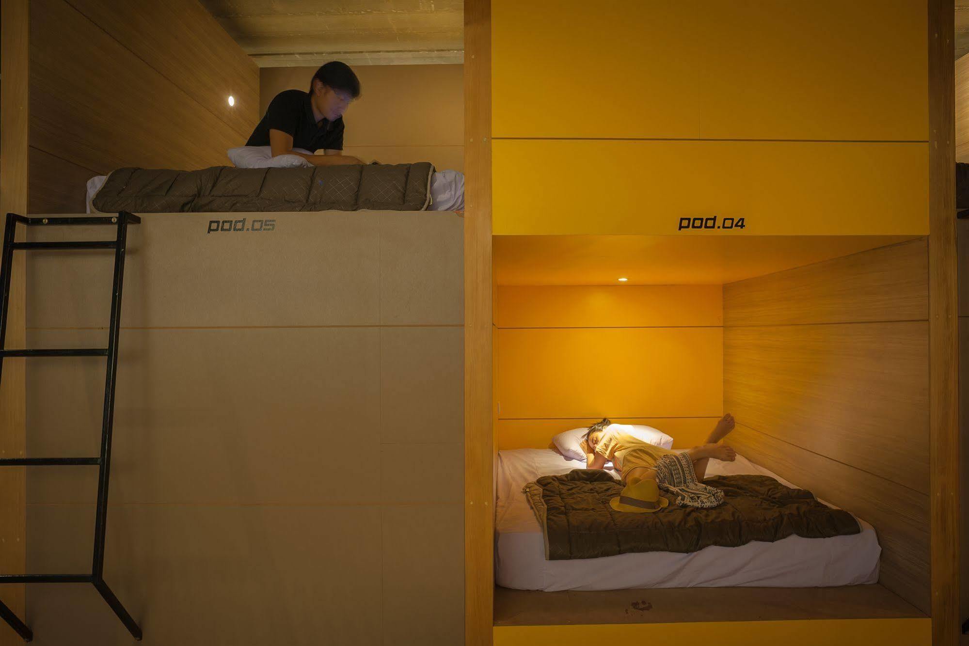 T Hostel @ Victory Monument Bangkok Bagian luar foto