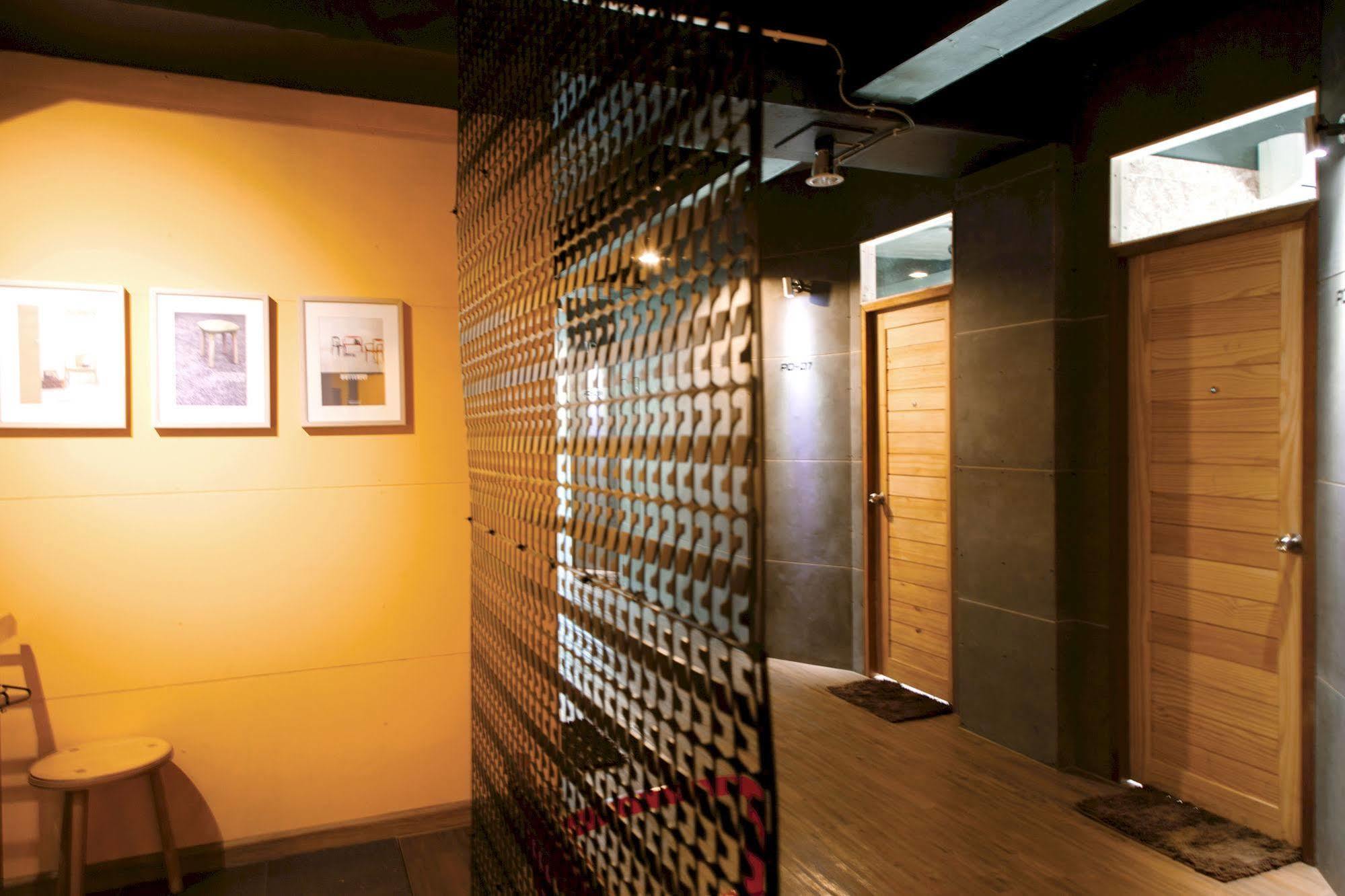 T Hostel @ Victory Monument Bangkok Bagian luar foto